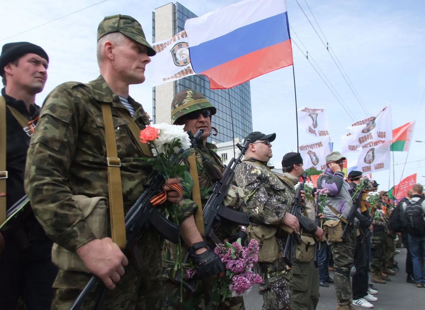 Сторонники федерализации в Донецке 9 мая.