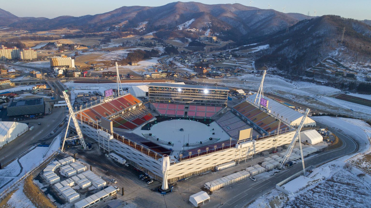 Pyeongchangi olümpiamängude avatseremoonia peetakse spetsiaalselt ehitatud staadioniks. Reedeseks avamiseks ennustatakse väga madalaid temperatuure.