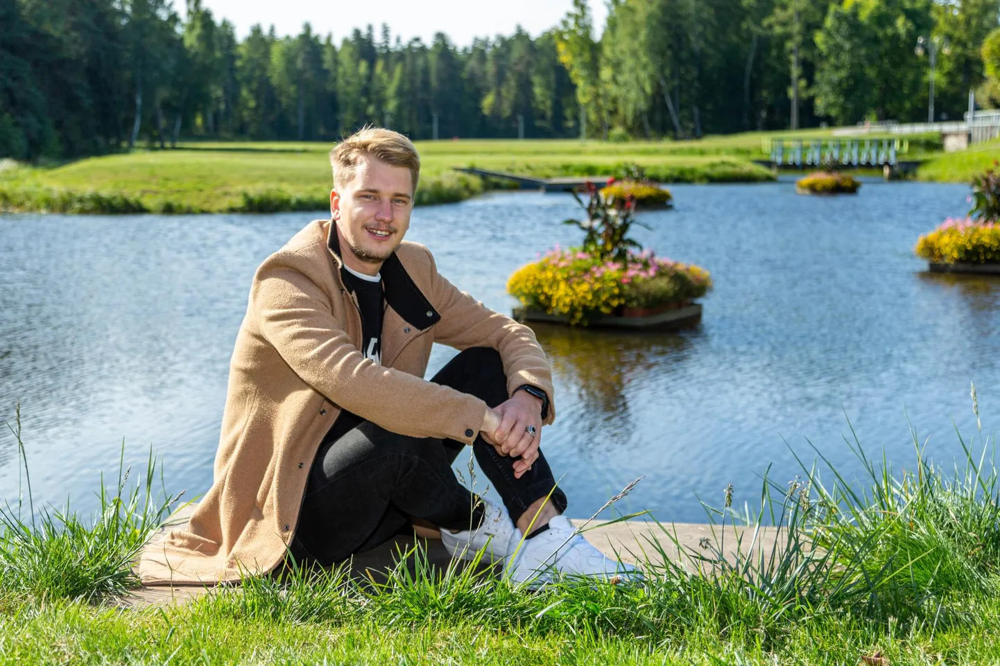 Tõrvast pärit näitleja Hardo Adamson tunnistab, et kui ta kodulinna jõuab, siis tunneb, et aeg justkui seisaks hetkeks. Heas mõttes. Sest kiire elu kaob ära ja saab nautida hetke.