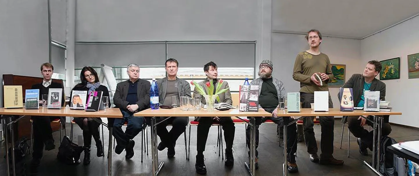 Kaur Riismaa, Kai Aareleid, Toomas Vint, Ülo Mattheus, Andrei Hvostov, Kivisildnik, Kalju Kruusa ja Wimberg Viljandi raamatukogus