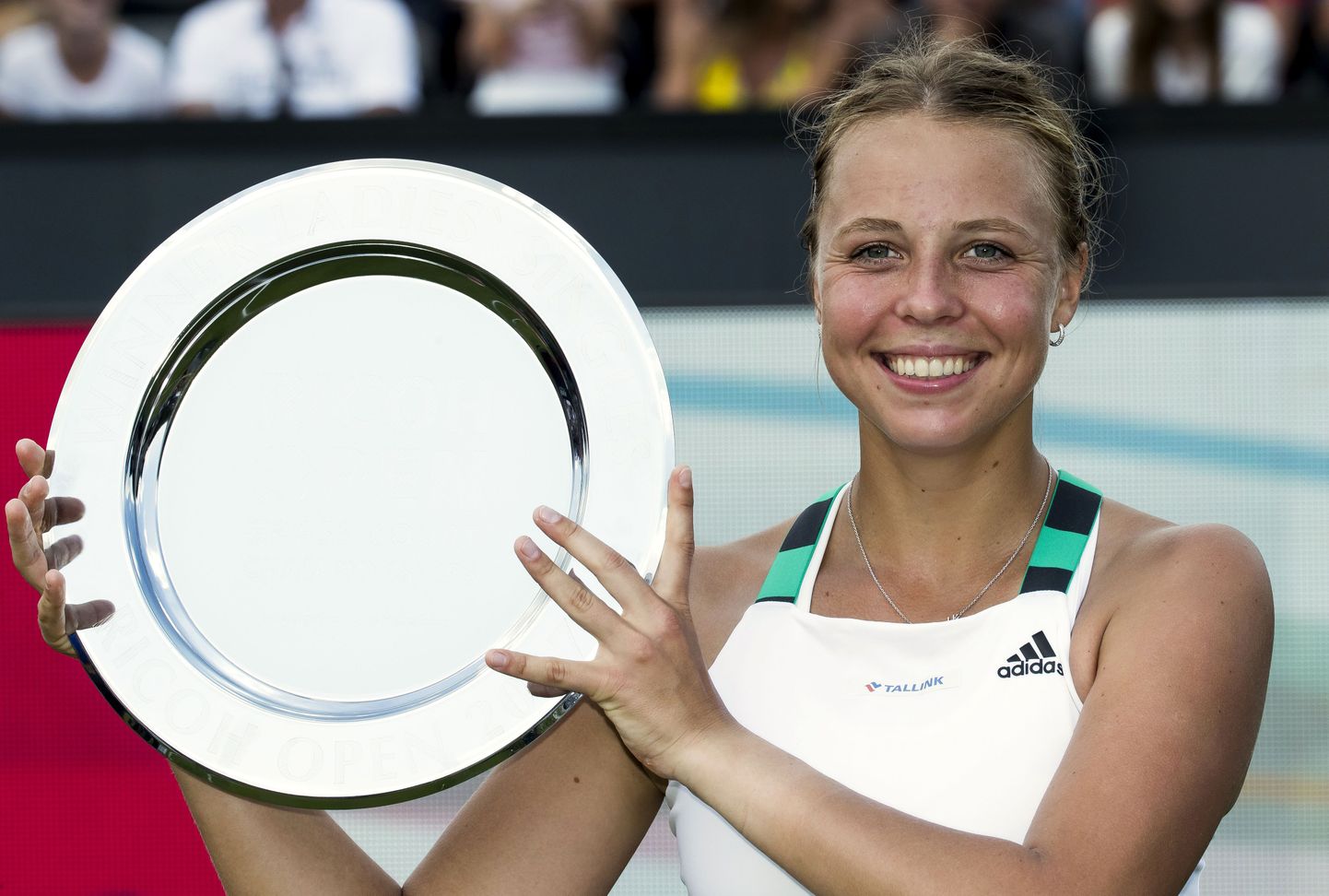 Anett Kontaveit karjääri esimese WTA-turniiri esikohatrofeega.
