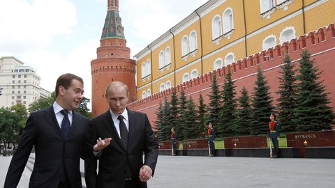 Великобритания внесла в черный список Медведева, Шойгу и еще более 300 человек
