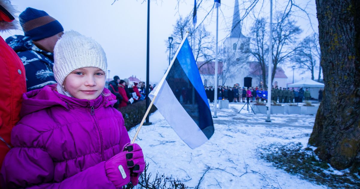 Paide keskväljakul heisati pidulikult lipud