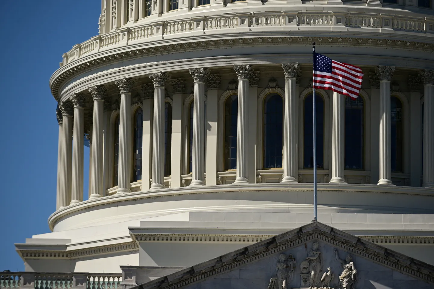 Kapitooliumi hoone, kus käivad koos nii USA esindajatekoda kui senat.