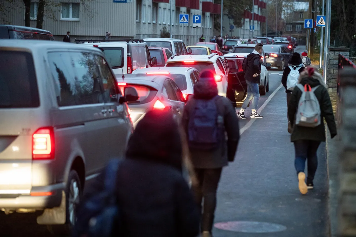 Liikluses on oluline, et auto rehvid ja tuled vastaksid nõuetele.