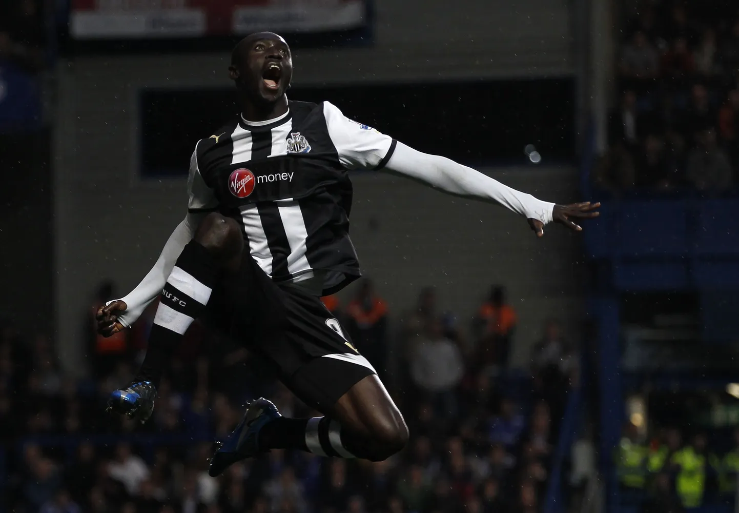Newcastle'i ründaja Papiss Cisse kostitas Londoni Chelseat kahe väravaga.
