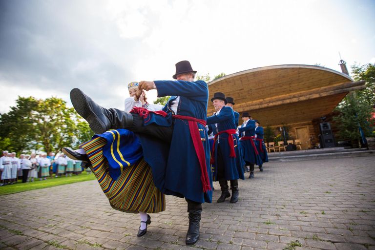 Eesti taasiseseisvumispäev Uhtna külaplatsil.