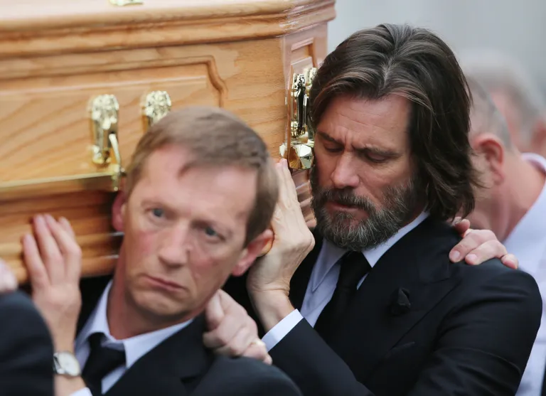 Jim Carrey ekskallima Cathriona White'i matustel Iirimaal / Scanpix
