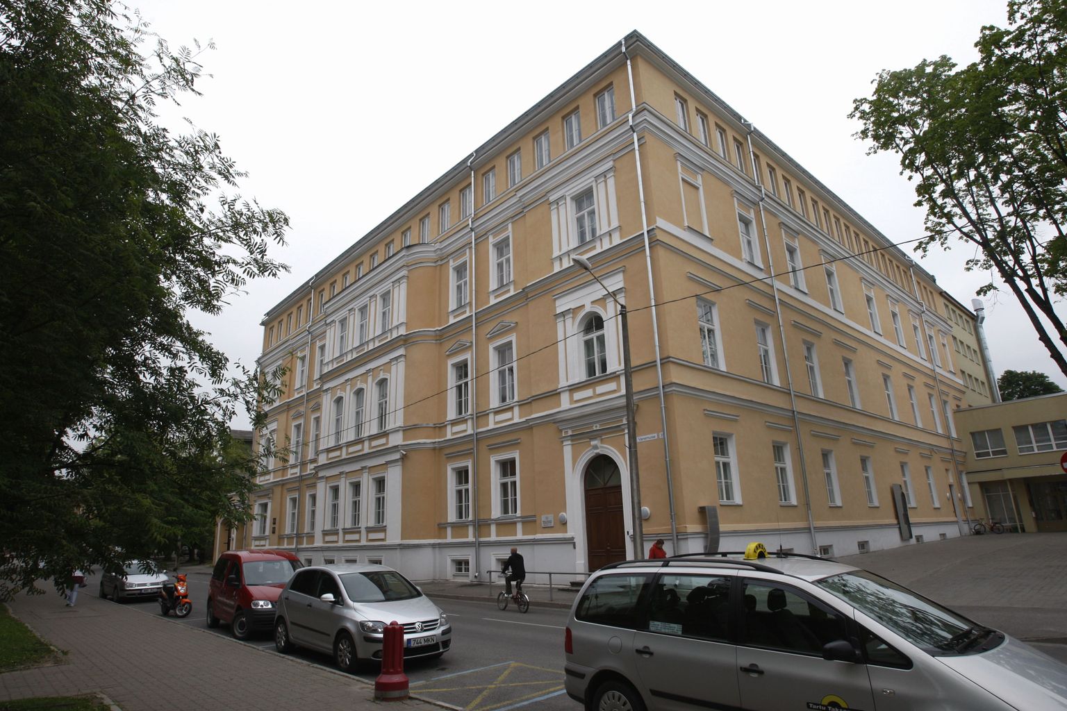 В этом здании был подписан Тартуский мирный договор между Россией и Эстонией
