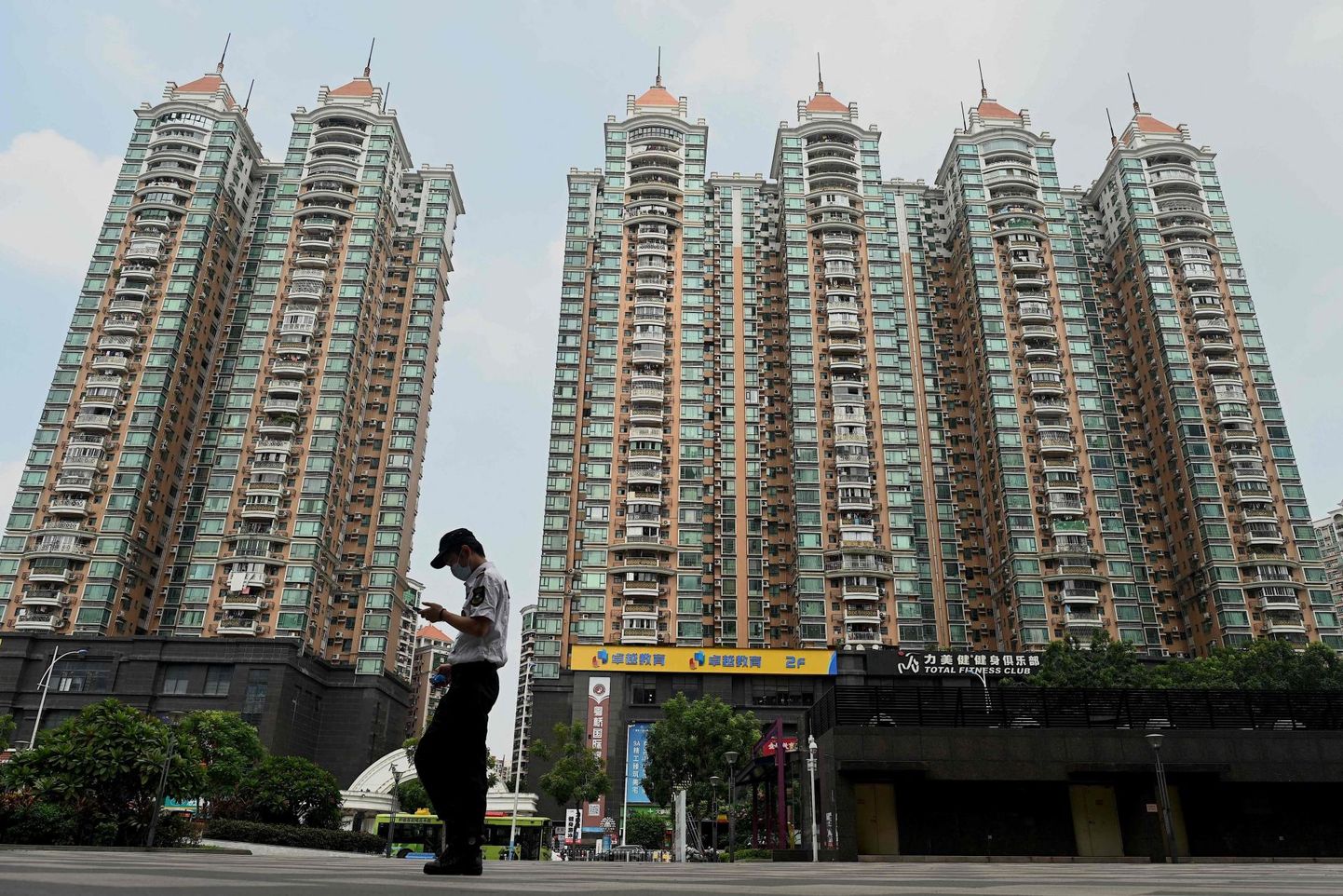 Hinnanguliselt on Hiinas müümata eluasemeid 90 miljonile inimesele.  