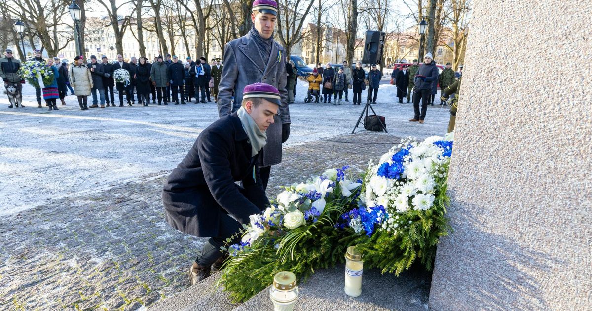 PILTUUDIS ⟩ Koolinoored tähistasid Tartu rahulepingu aastapäeva PILTUUDIS ⟩ Koolinoored tähistasid Tartu rahulepingu aastapäeva