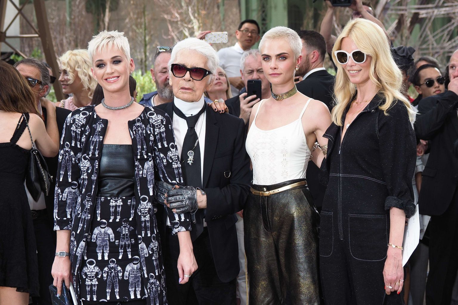 Katy Perry, Karl Lagerfeld, Cara Delevingne ja Claudia Schiffer 2017. aastal Pariisis.