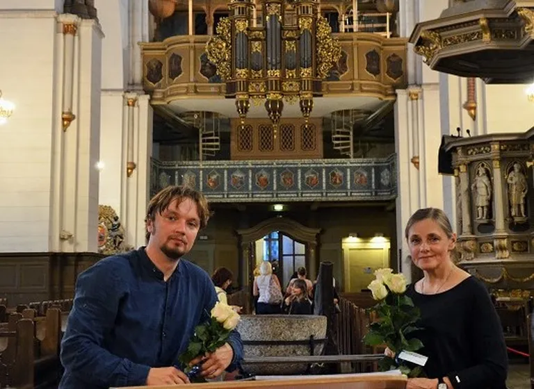 Diriģents Ainārs Rubiķis un ērģelniece Vita Kalnciema.