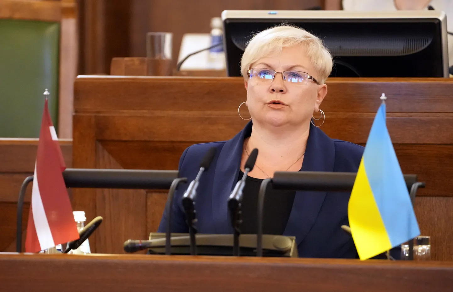 14. Saeimas deputāte Nadežda Tretjakova nodod zvērestu jeb svinīgo solījumu 14. Saeimas pirmās sēdes laikā.