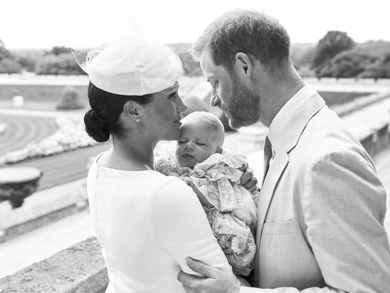Prints Harry, Sussexi hertsoginna Meghan ja nende poeg Archie Harrison lapse ristimispäeva fotol 6. juulil 2019