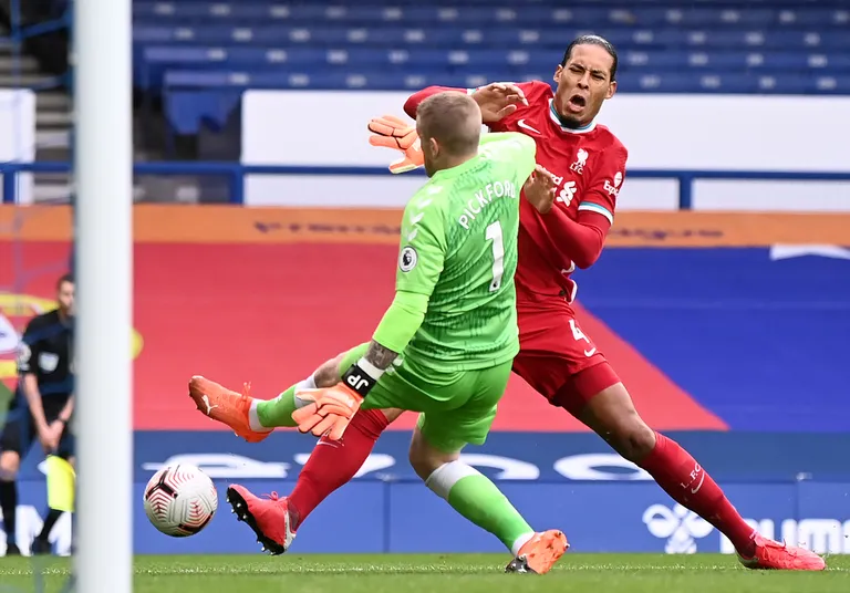 Just selles olukorras sai Virgil van Dijk tõsise põlvevigastuse.