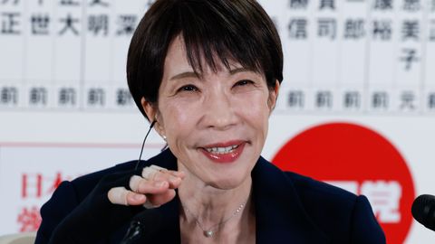 Japānas vēlēšanās pārliecinoši uzvar premjeres Takaiči partija