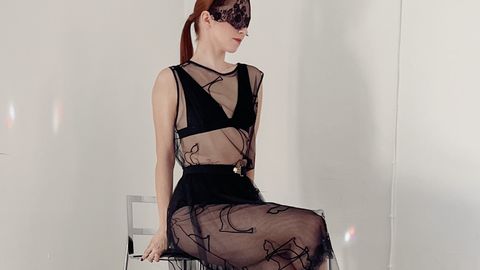 GALERII ⟩ Sünnipäevapidu seksikas pesus
