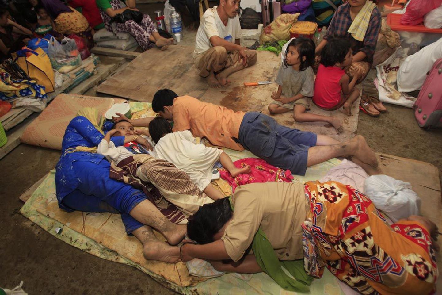 Tormi eest Cagayan de Oro evakuatsioonikeskusesse viidud inimesed, kelle toitmiseks on Filipiinid palunud abi.