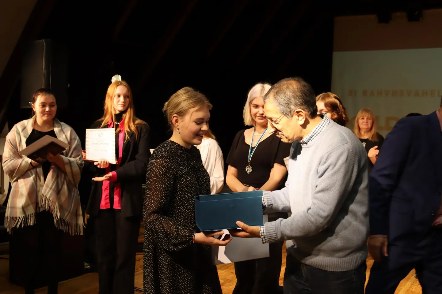 Kuldlehekese konkursi peaauhinna pälvis Marian Pärn laulustuudiost Fa-diees.