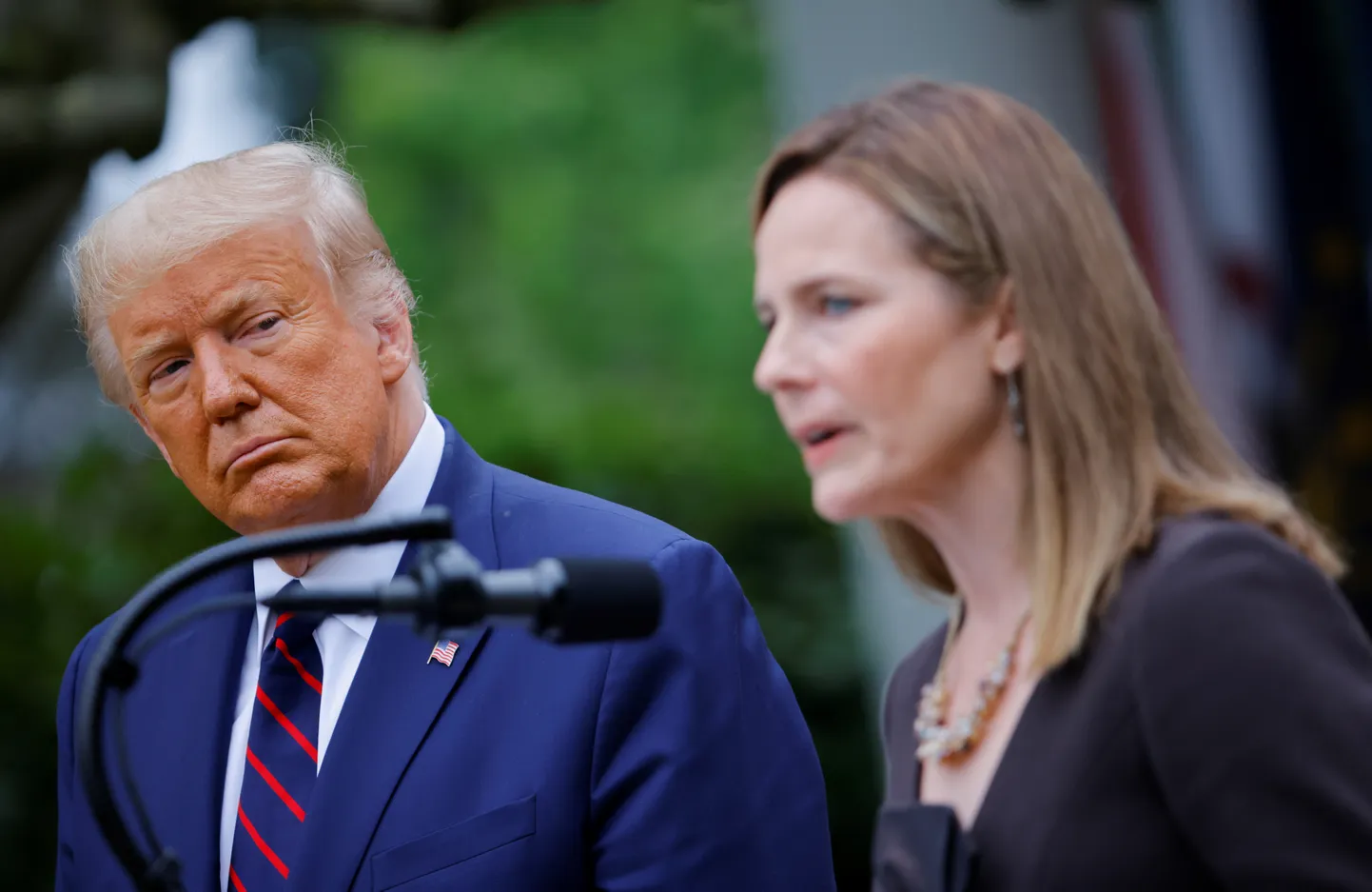 Donald Trump ja Amy Coney Barrett.