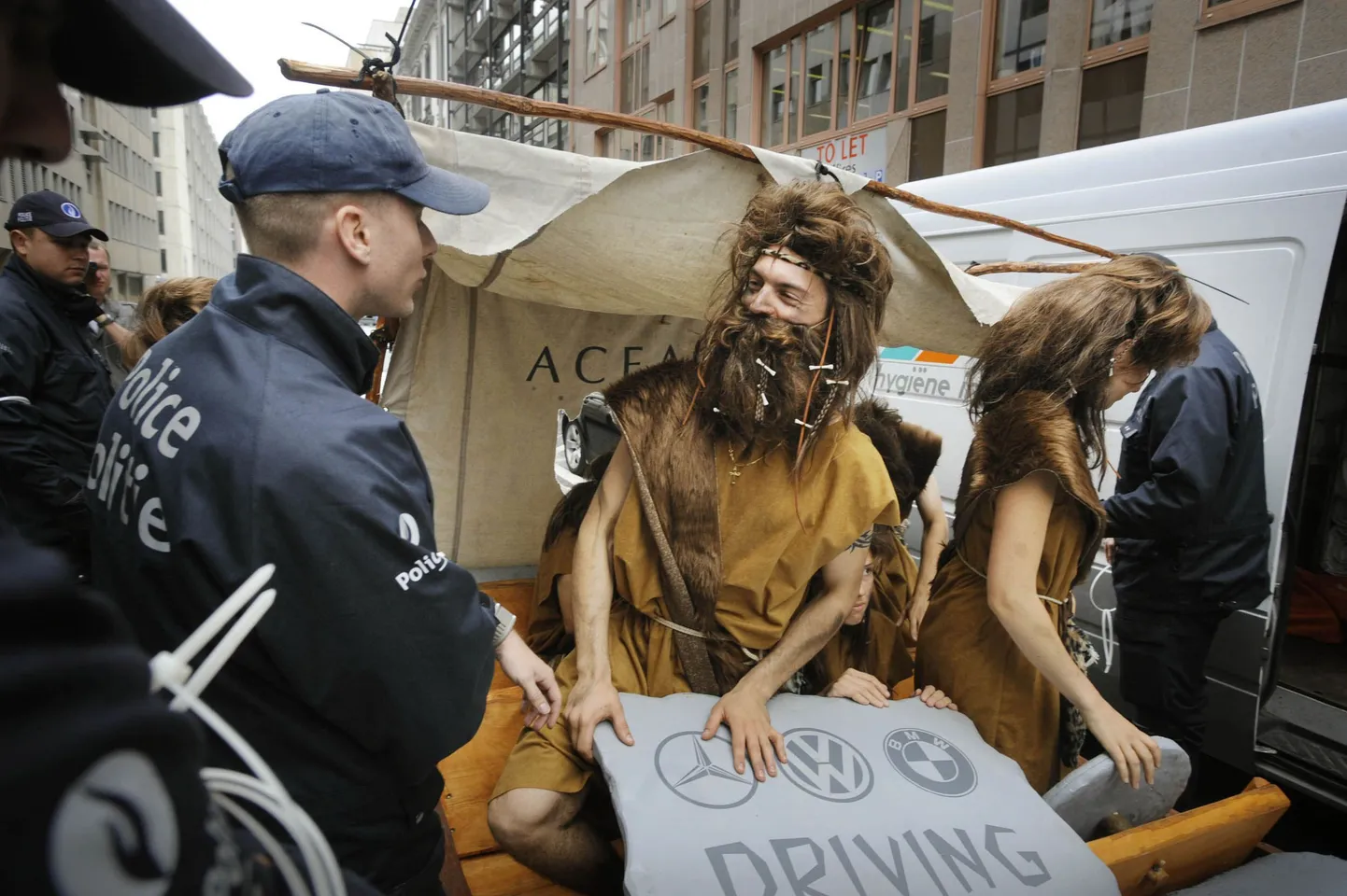 Tänapäeva Ränirahnud protestimas