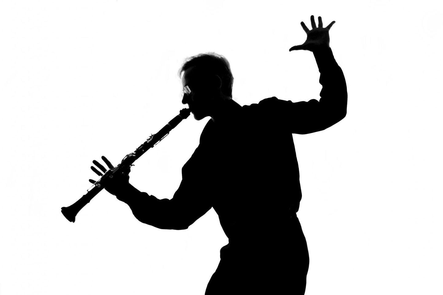 Pärnu linnaorkester teeb kummarduse klarnetimuusikale.