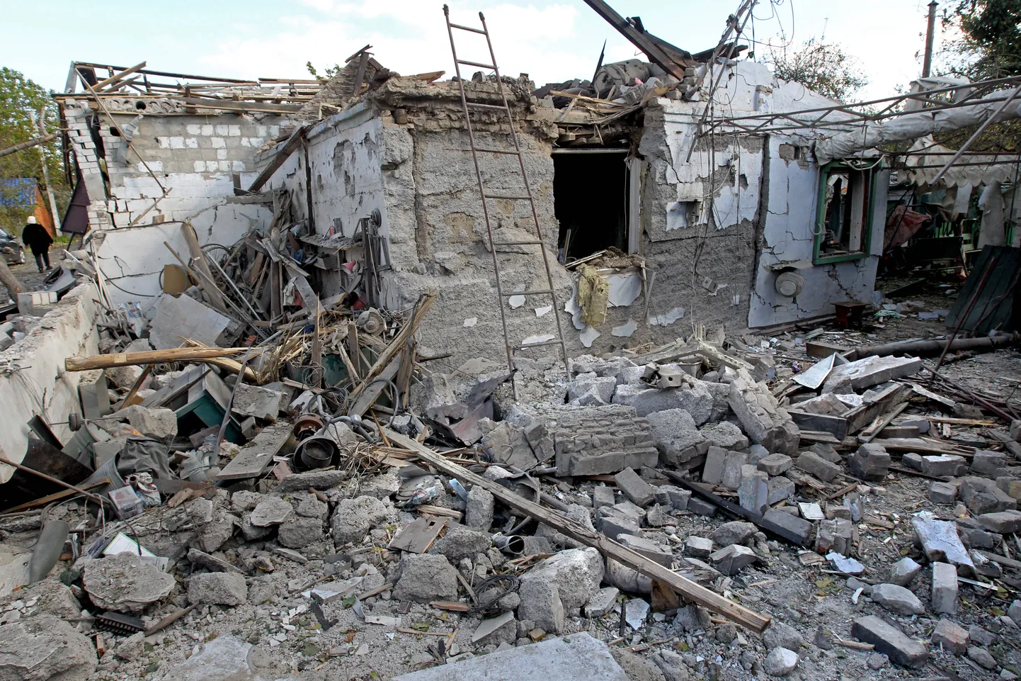 Venelaste rünnakus hävinenud elumaja Dnipropetrovski oblastis asuvas Obukhivka külas, kus sai surma naine ja veel neli inimest vigastada.