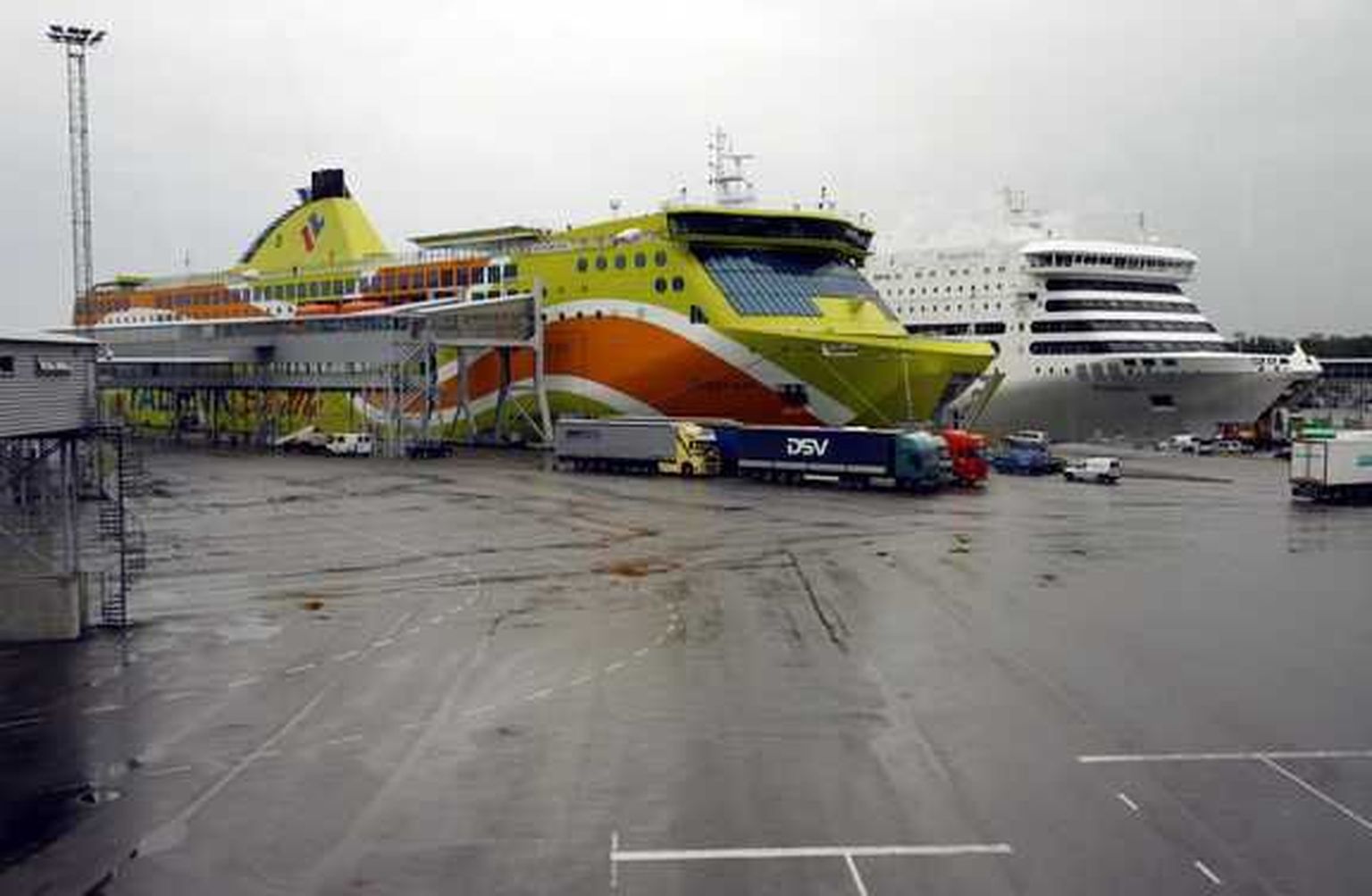 Tallink nihutab Madonna kontserdi tõttu laevade väljumisaegu. Pildil Tallinki laevad.