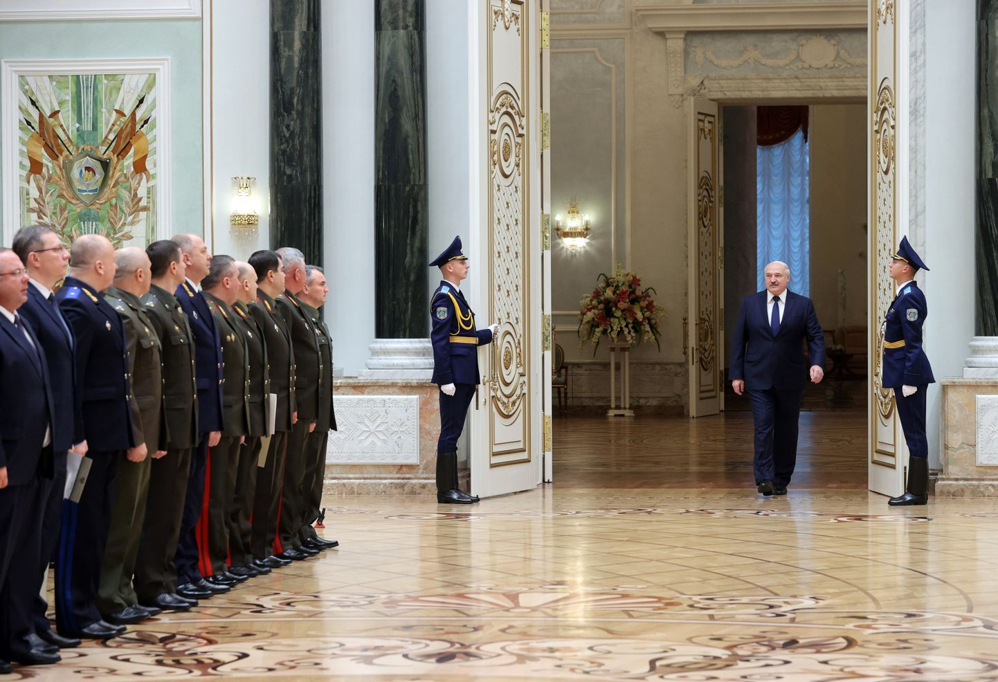 Aljaksandr Lukašenka saabub kohtumisele jõuametkondade uute juhtidega.