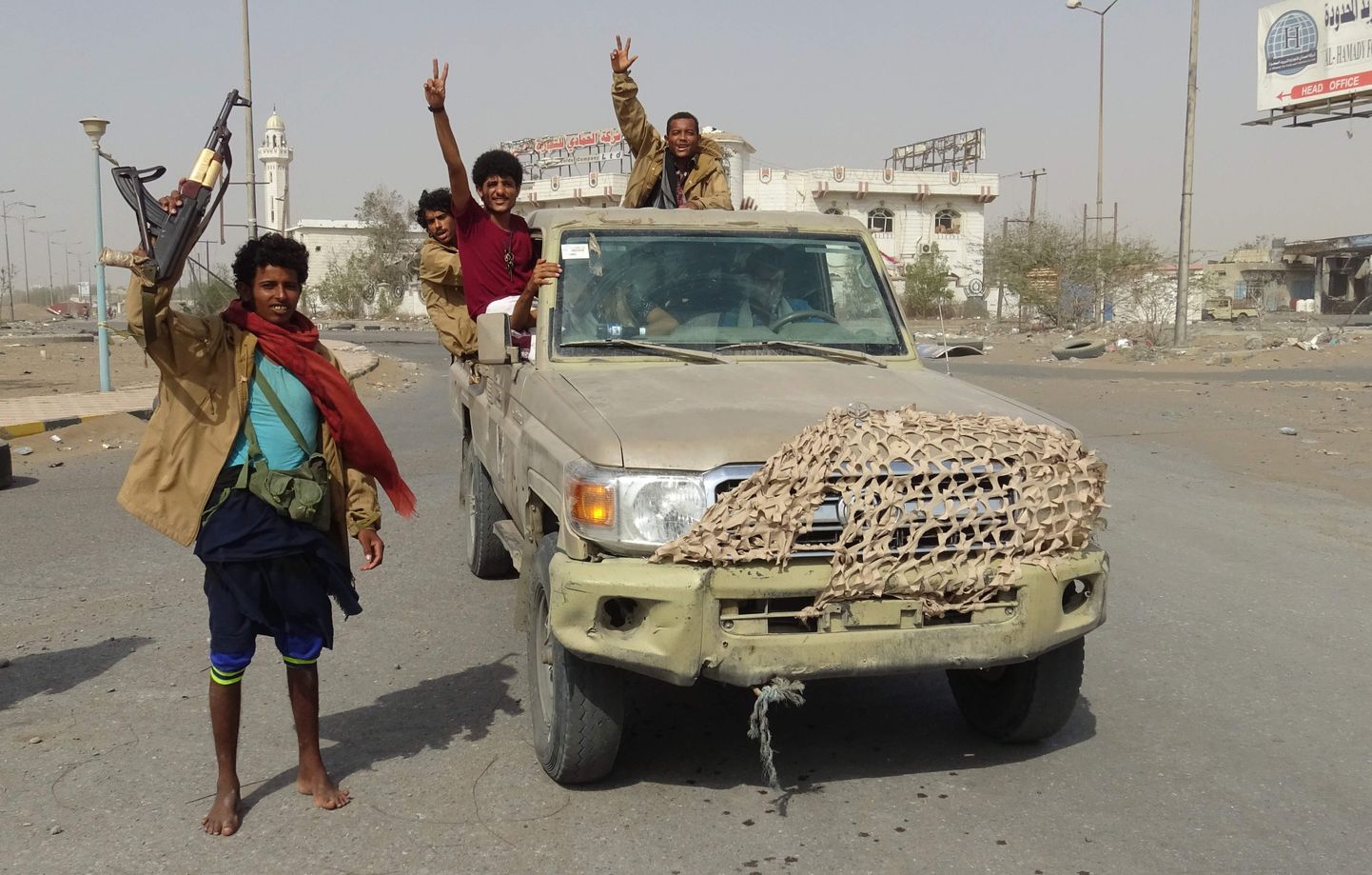 Jeemeni valitsusmeelsed võitlejad Hodeidas.