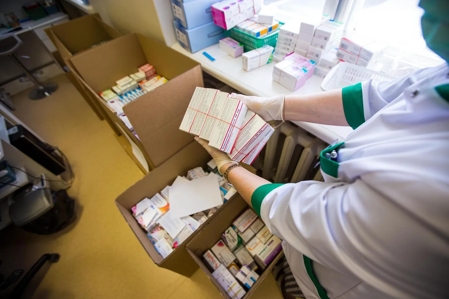 Uksi sulgevaid apteeke on Lääne-Virumaal neli. Proviisoritel ja farmatseutidel ei jää üle muud kui ravimid kokku pakkida ja ruumid tühjaks teha.