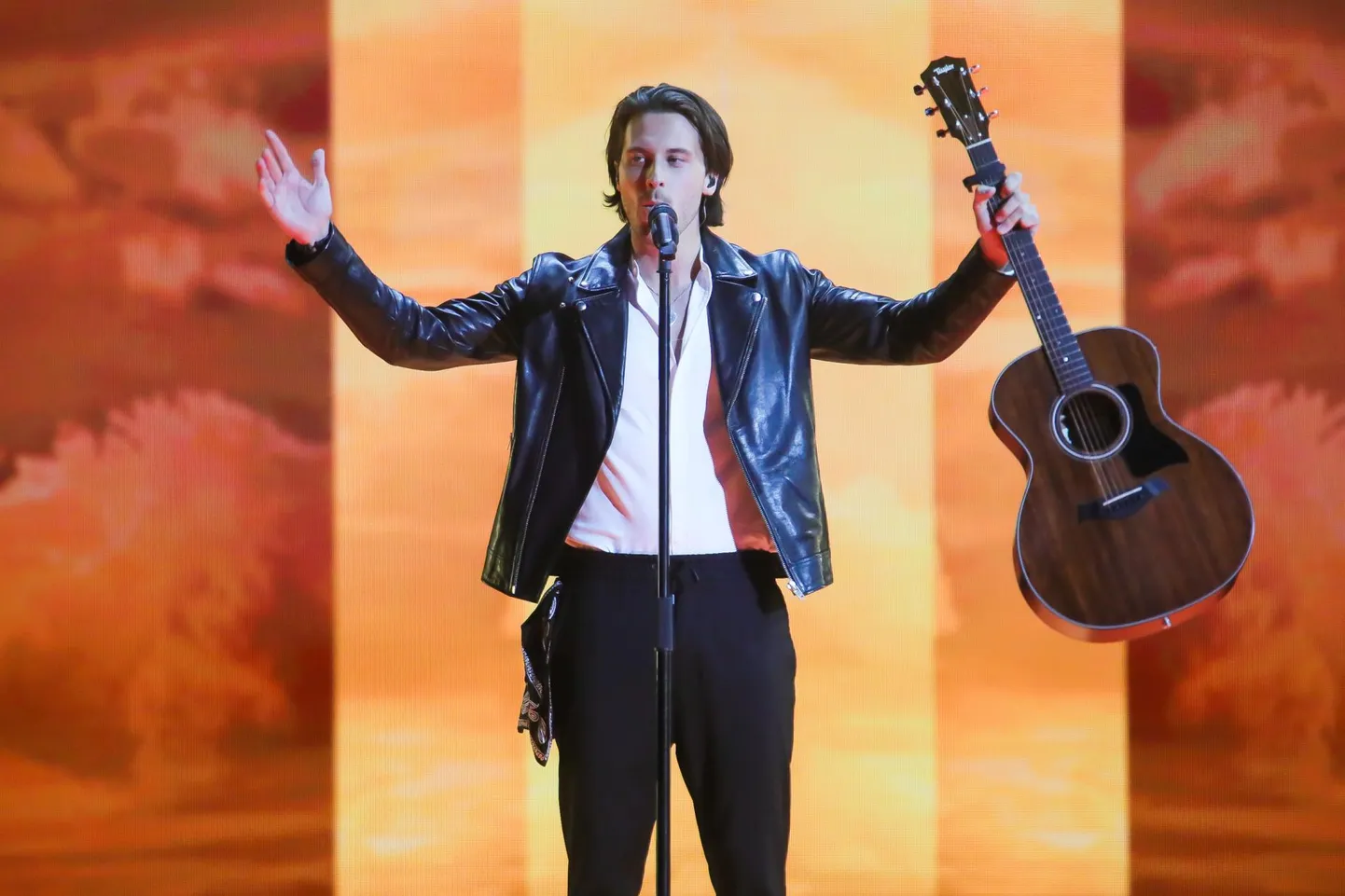Eestit esindab Eurovisioonil rootslane Victor Crone. Kas ta jõuab ka finaali, pole veel teada.
