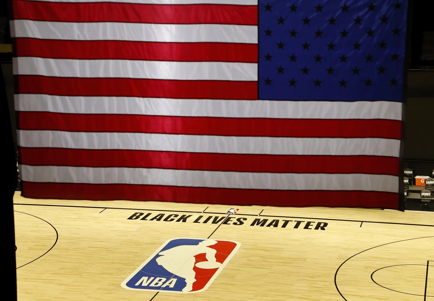 Tühi korvpalliväljak, kus pidanuks omavahel kohtuma Houston Rockets ja Oklahoma City Thunder.