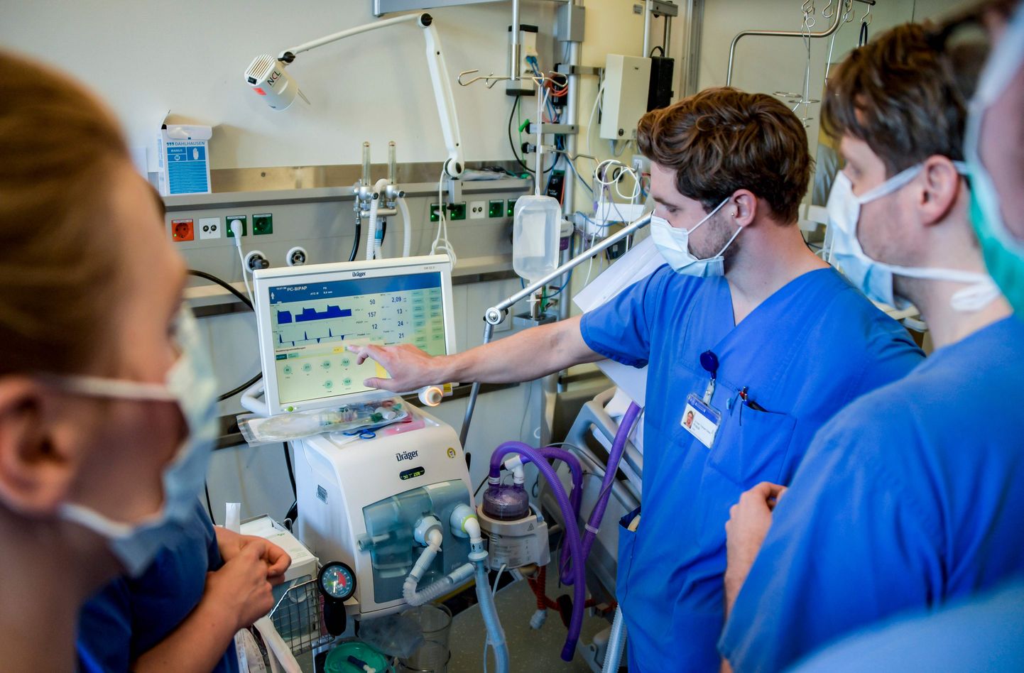 Haiglaarste juhendatakse Eppendorfi ülikooli kliinikumis ventilaatorit kasutama.