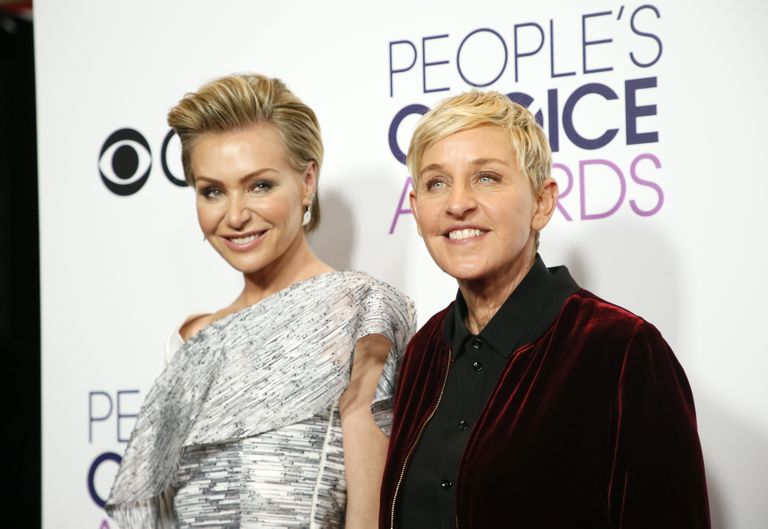 Näitleja Portia de Rossi ja telesaatejuht Ellen DeGeneres 2017. aastal.