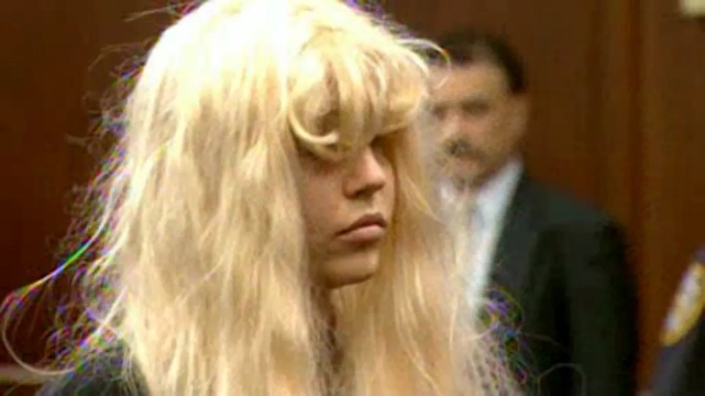 Näitlejatar Amanda Bynes 2013. aastal kohtumajas.