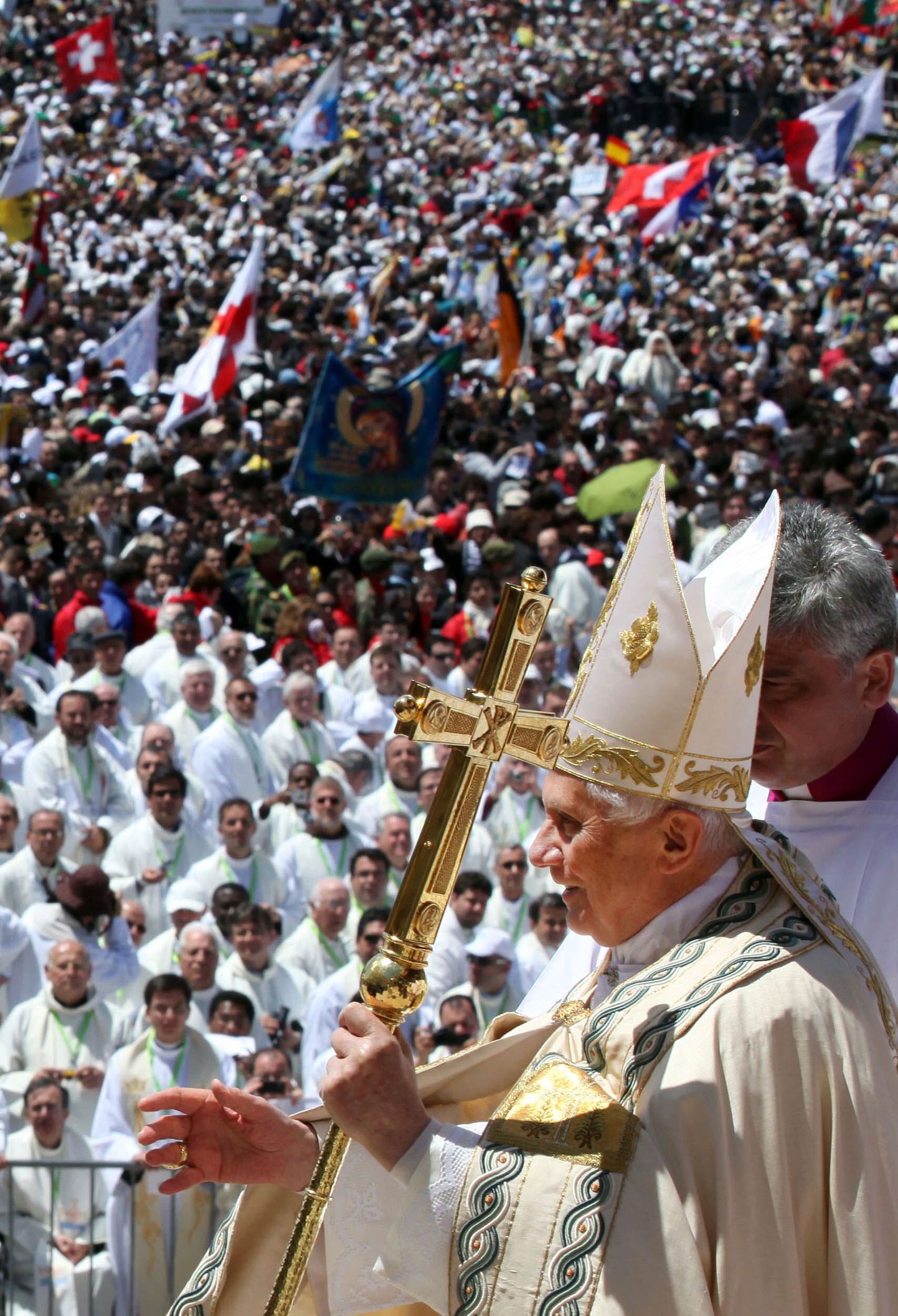 Paavst Benedictus XVI Portugalis vabaõhumissal
