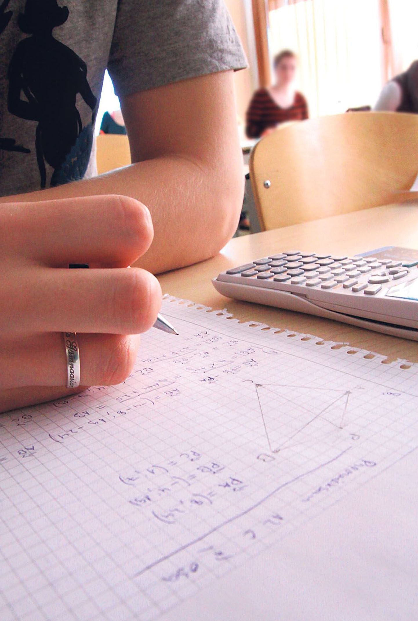 Matemaatika kohustuslikku eksamit tegi üle riigi pealt kaheksa tuhande abituriendi.