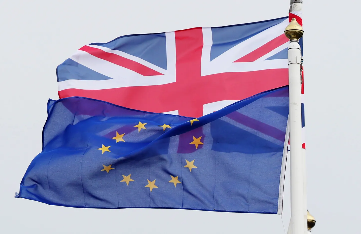 Suurbritannia ja Euroopa Liidu lipud.