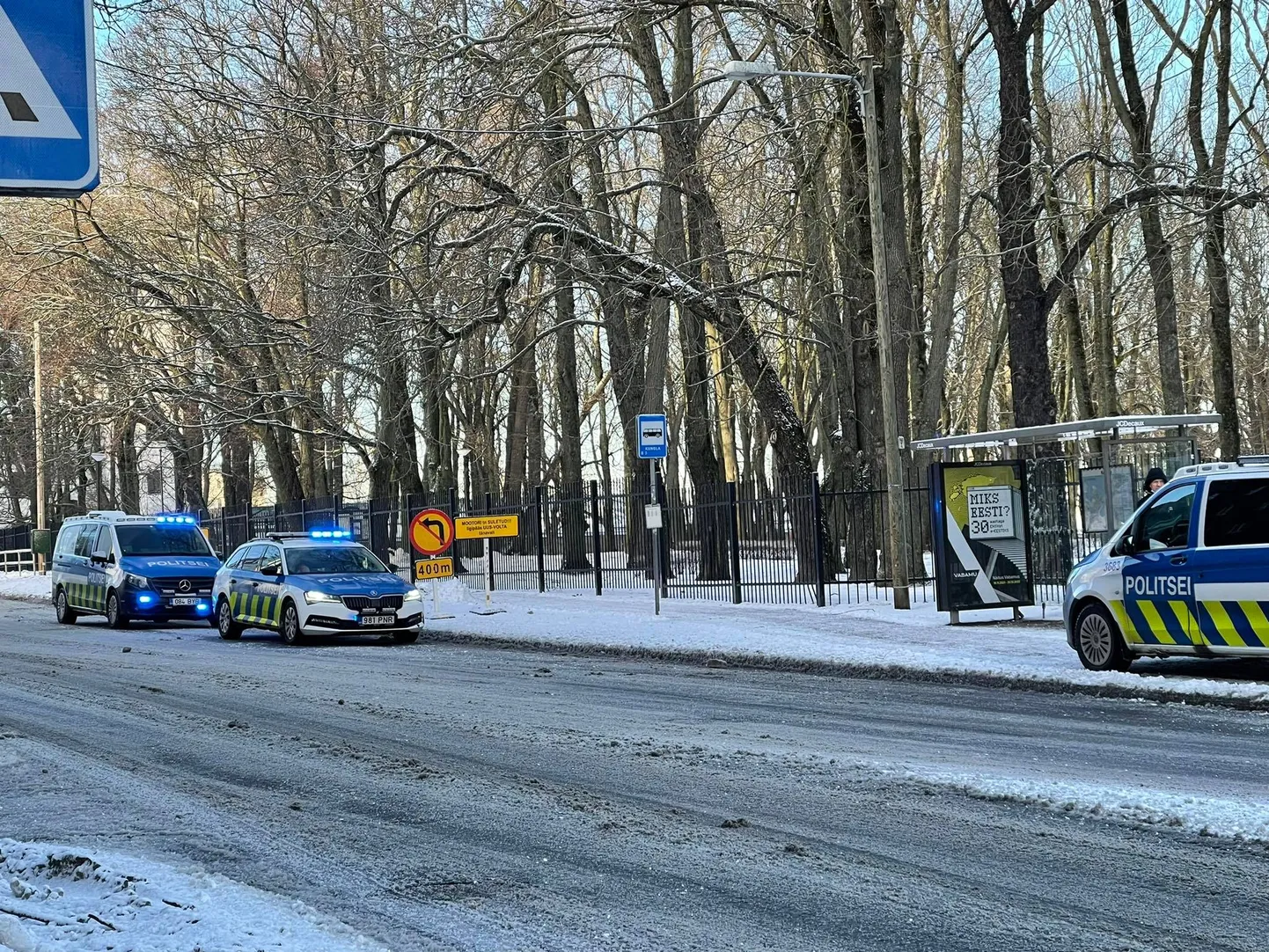 Полиция на остановке "Кунгла".