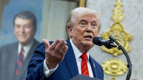 Pēc pamatīgas Ukrainas bombardēšanas Putins un Tramps apmainās ar laipnībām