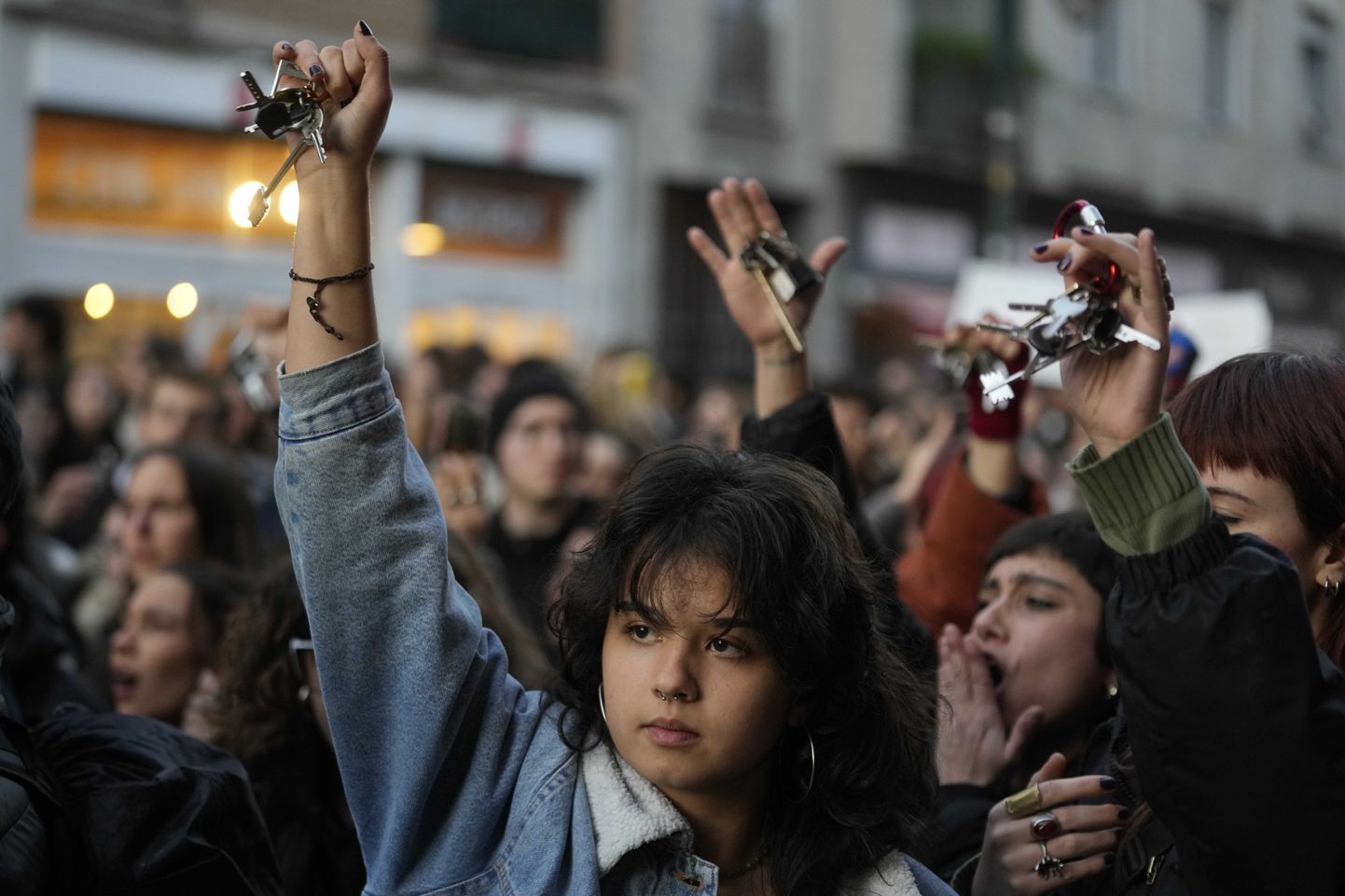 Tudengid Milanos naistevastase vägivalla meeleavaldustel 22. novembril 2023.
