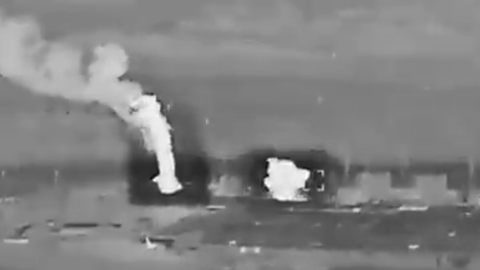 VIDEO ⟩ Ukraina uzbrukusi naftas vada "Družba" dispečerstacijai un naftas pārstrādes rūpnīcai Krievijā