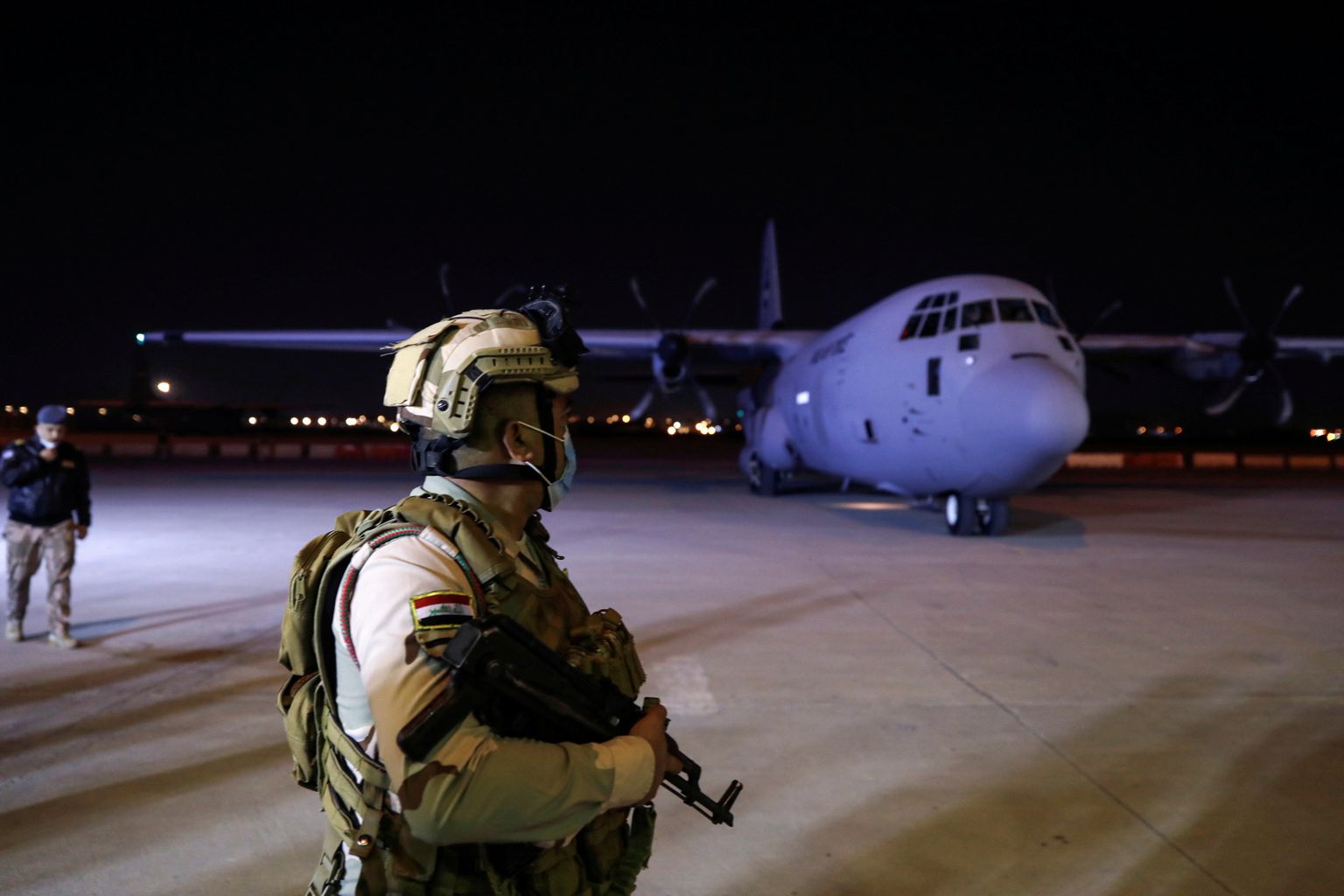 Iraagi sõdur Bagdadi lennuväljal.
