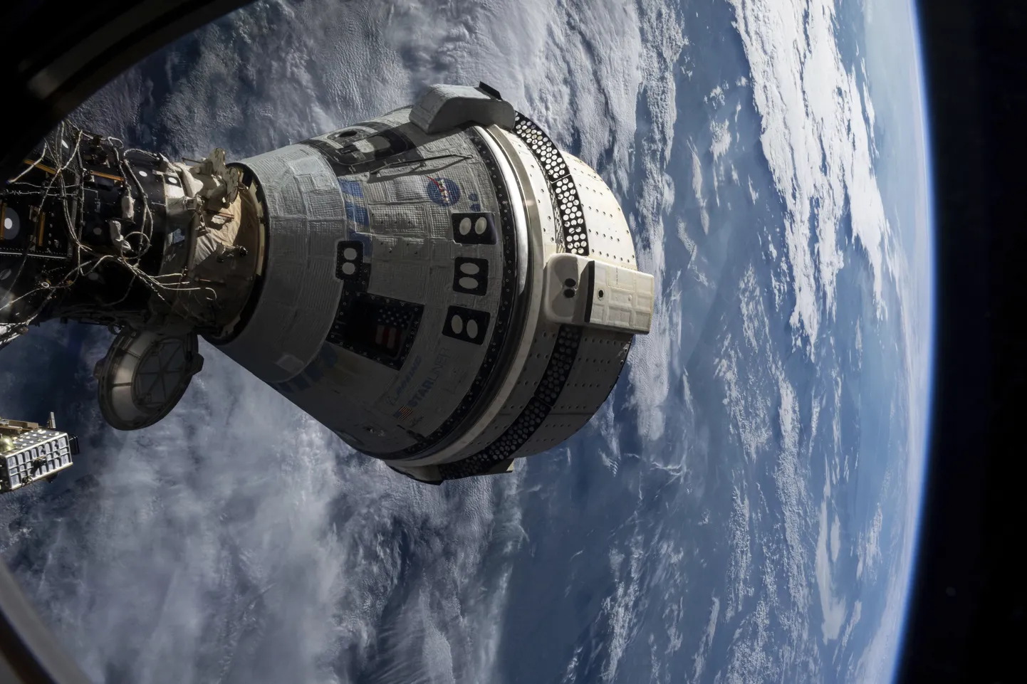 Rahvusvahelise Kosmosejaamaga dokkinud Boeing Starliner.