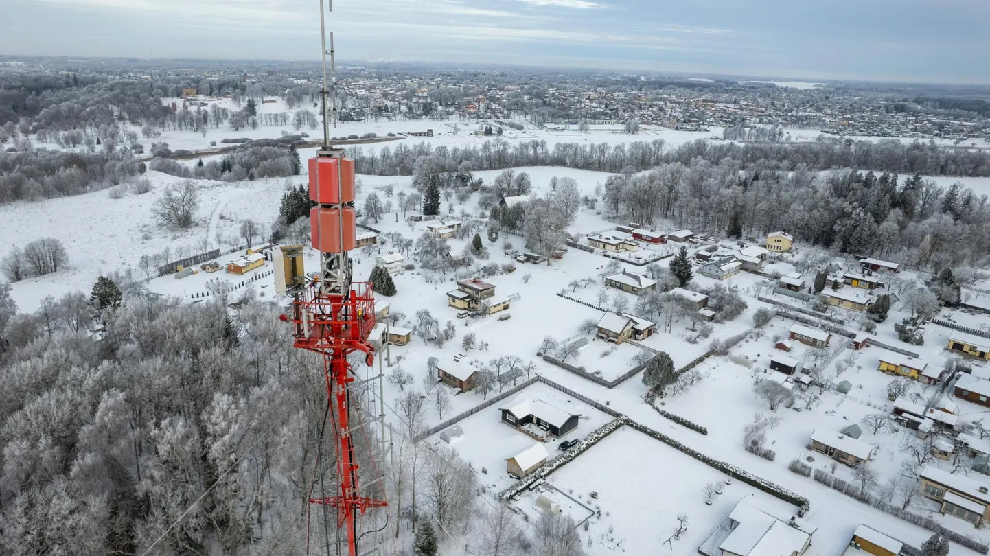 Eesti rahvusringhäälingu raadiokanalid levivad Viljandi piirkonnas Viiratsis paikneva Levira abisaatja kaudu.