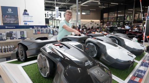 ELU ISE ⟩ Need upuvad, põlevad ja jäävad auto alla – miski inimlik pole võõras ka robotitele