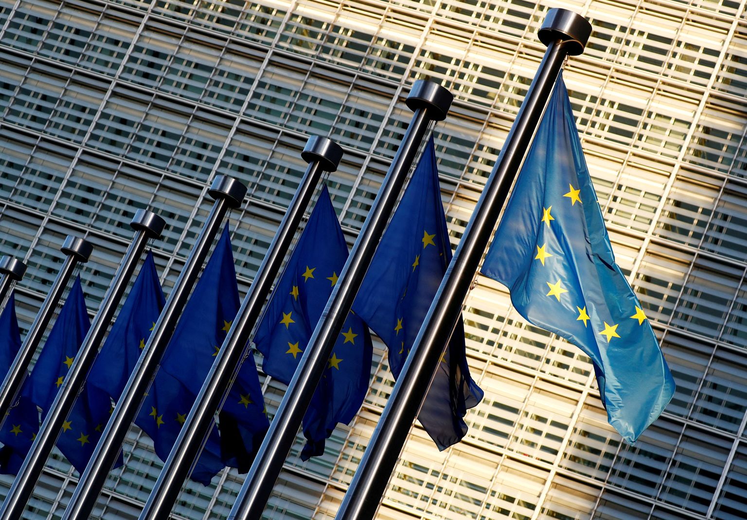 Euroopa Liidu lipud Euroopa Komisjoni peakorteri ees Brüsselis 14. november 2018.