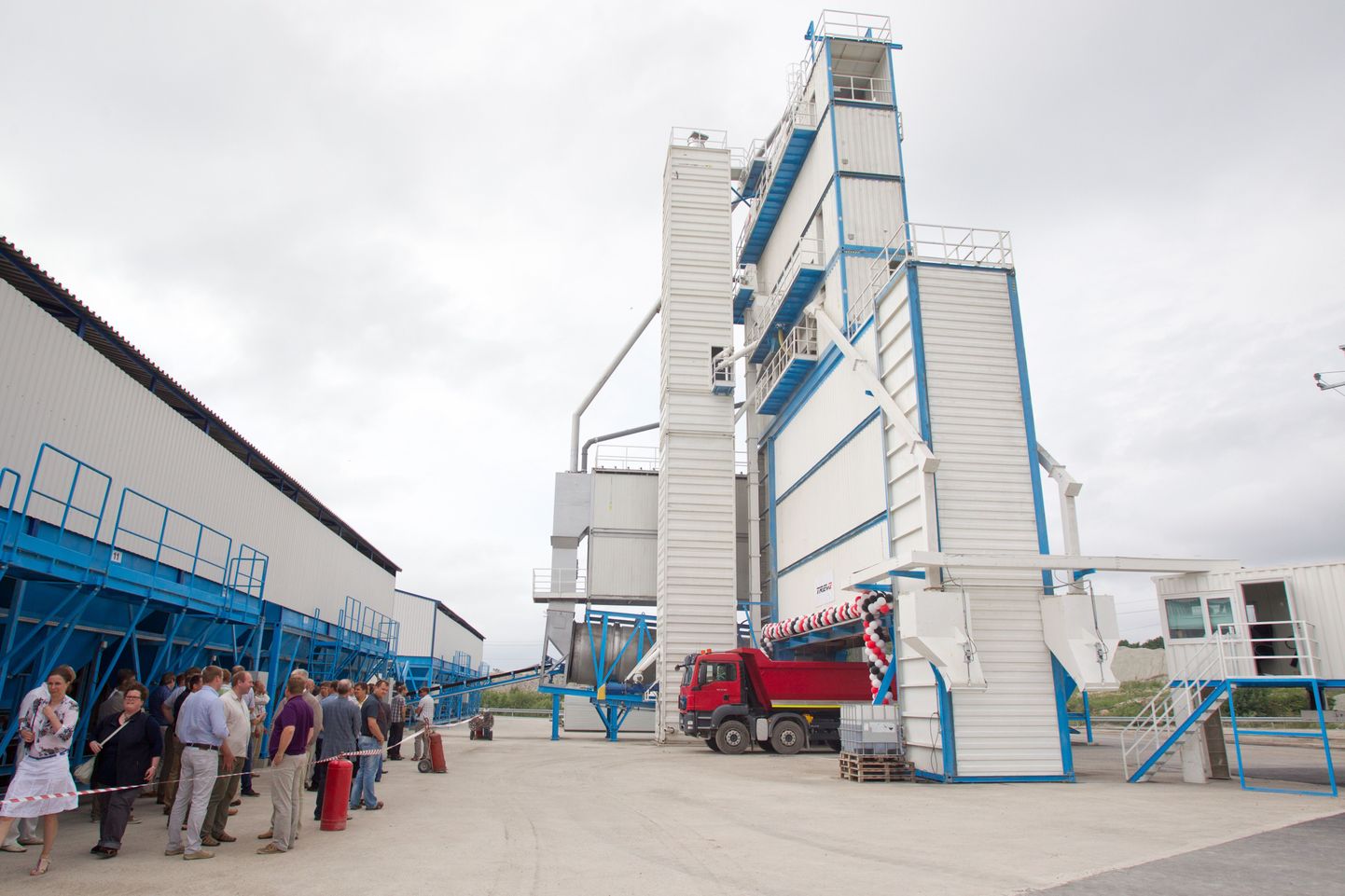 TREV-2 Gruppi kuuluva asfalditootja ABT Revador uue tehase avamine Harku karjääris juunis 2013.